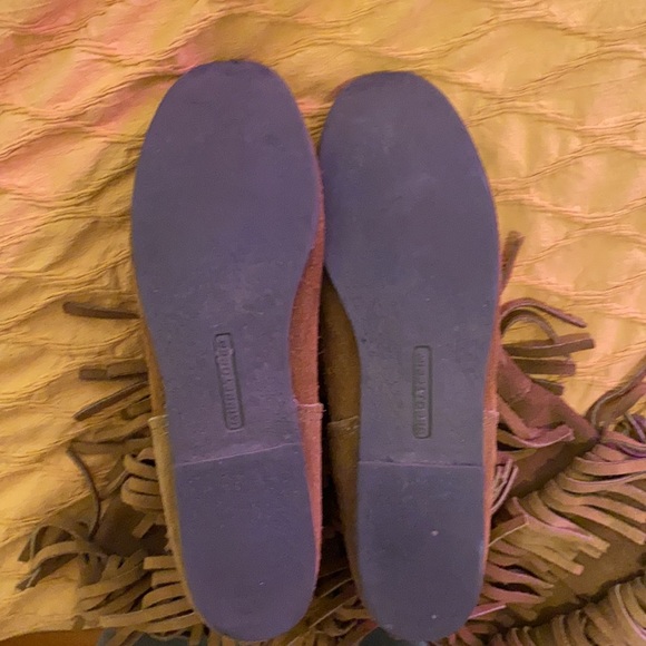 Minnetonka 3 tier fringe boots - Picture 2 of 3